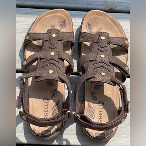 Excellent Used Condition - Merrell Sandal Size 8 in Brown